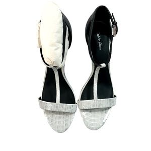 NWOT Calvin Klein, Black and Silver Dress Sandals 9M 🔥🔥🔥